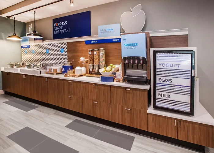 Holiday Inn Express & Suites Bonham By Ihg